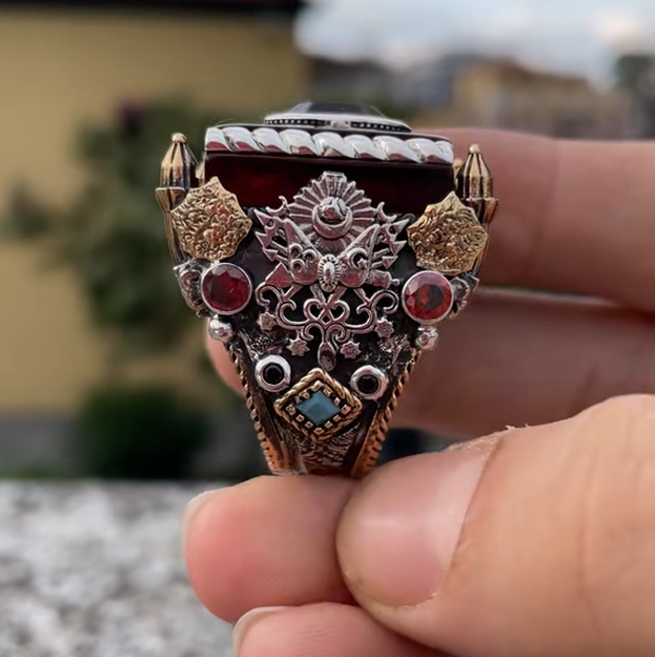 خاتم رجالي من الفضة الإسترلينية عيار 925 مرصع بأحجار كريمة، مصنوع يدويًا بأحجار كريمة طبيعية خاتم رجالي من الفضة الإسترلينية عيار 925 مرصع بأحجار كريمة، مصنوع يدويًا بأحجار كريمة طبيعية